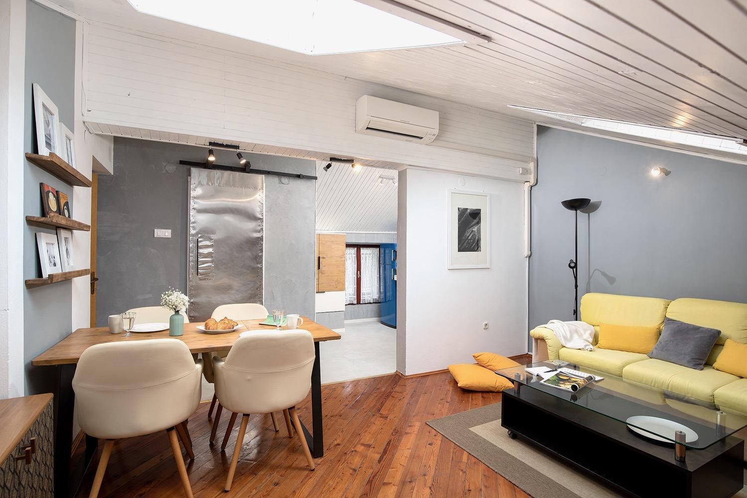 Relaxed Attic In The Old Town Apartman *